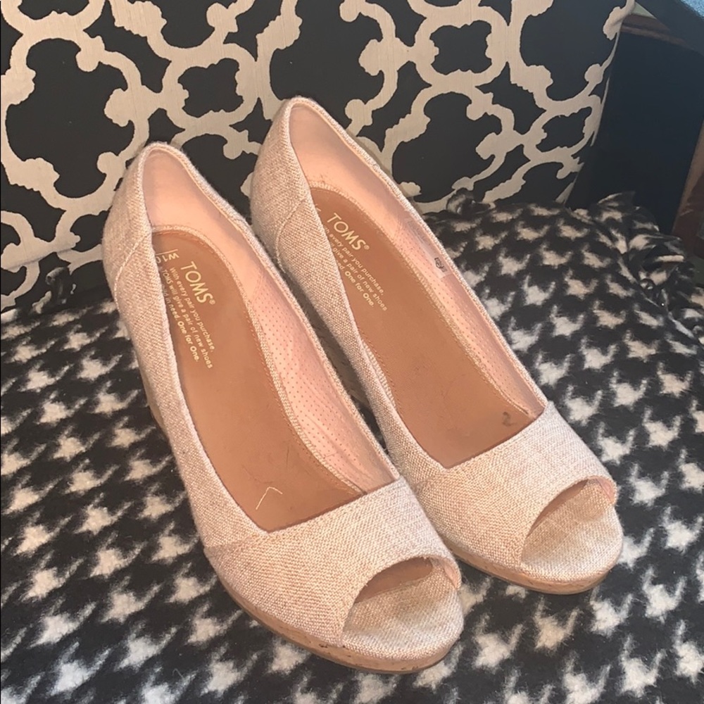 Toms baby pink wedges